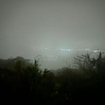 さっきと同じ景色を長時間露光。ある意味幻想的かも(^^;