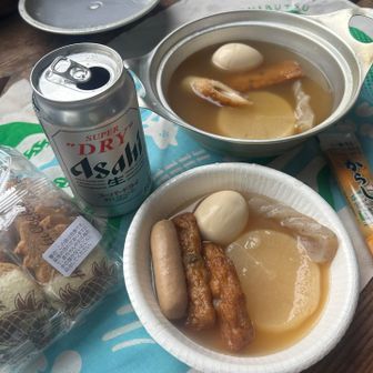 ムックさん煮込みの🍢と、冷えた🍺をこちらでいただき😋⤴︎⤴︎おやつはホノルルクッキー🍪