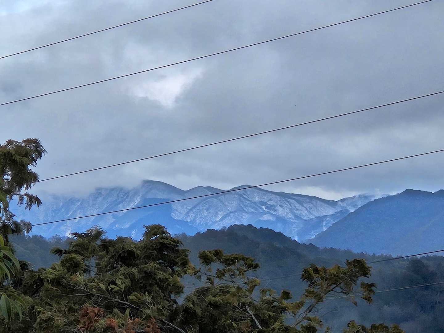 こちらは雪山が見えます