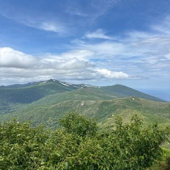 頂上から目国内岳方面
