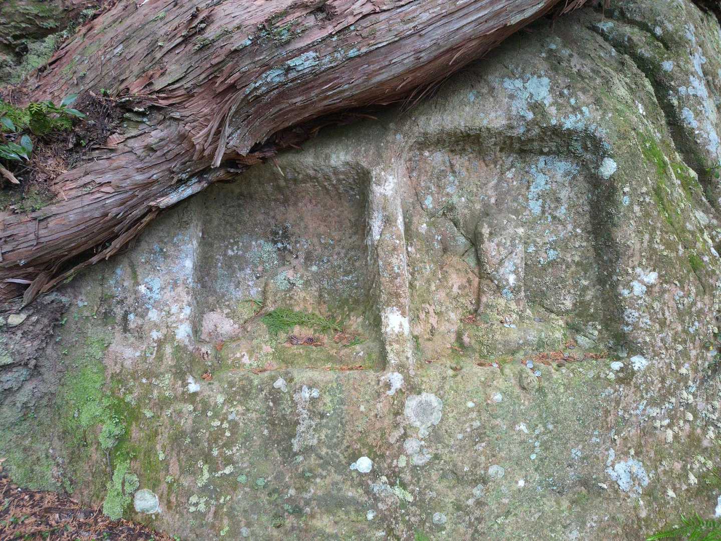 鼻欠け地蔵