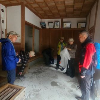 雲の動きを見ると、もう少しで小降りになるところだったが、
再び待ちきれずに出発です