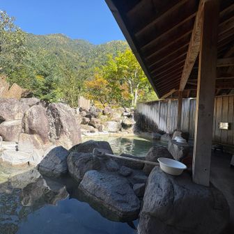 11時40分頃に下山し、登山口の中房温泉♨️に日帰り入浴。950円がJAFカード提示で750円！
露天が気持ち良い🙆リンスインシャンプーとボディソープ、ドライヤーありました、この時間貸切でした♪