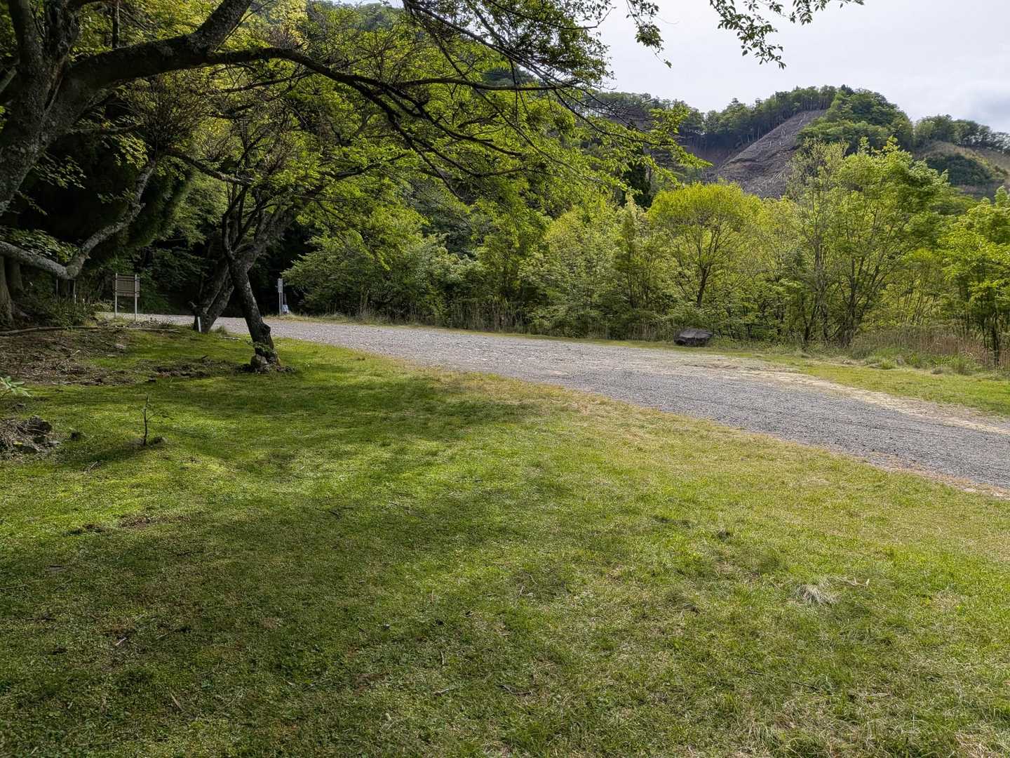 尾平トンネル登山口駐車場