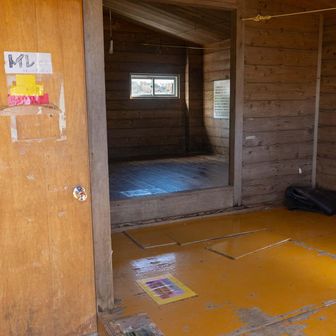 中を覗いてみた。トイレ開かず。