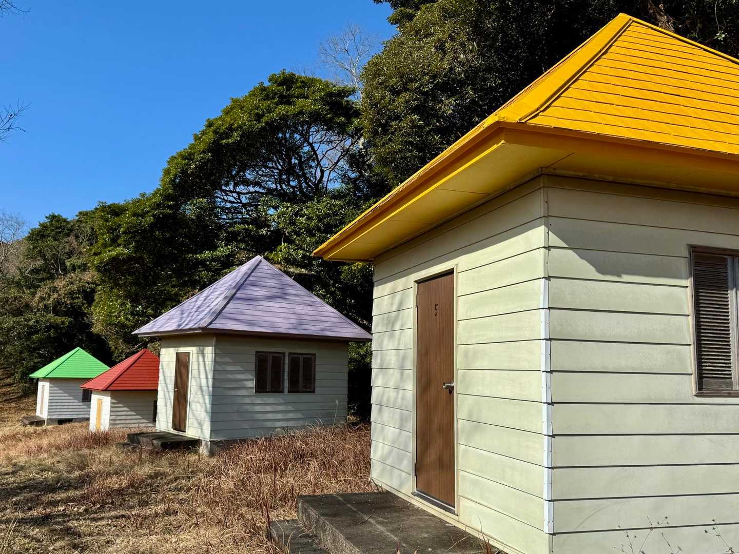 サザエさんのエンディングの最後に
出てくるようなバンガロー🏠