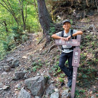1時間半かけて、ようやく七面山登山口
帰りはここに降りてきます
ここからまだ林道を真っ直ぐ上がります
