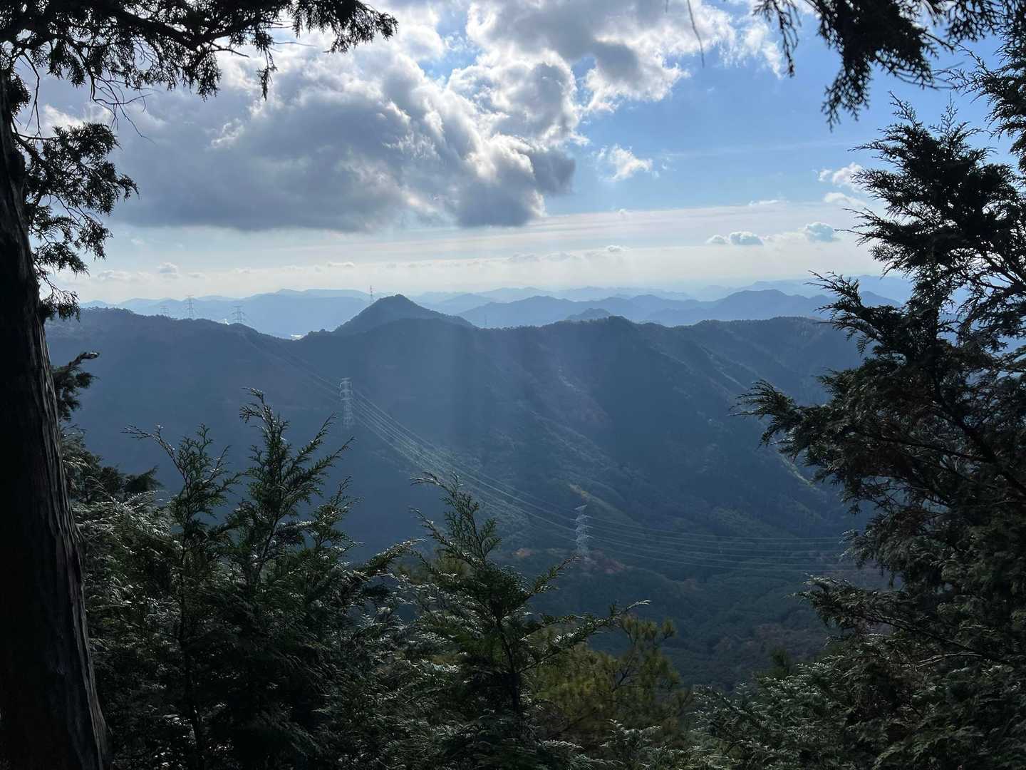 たたなづく青垣
重畳する山々、素敵な風景です