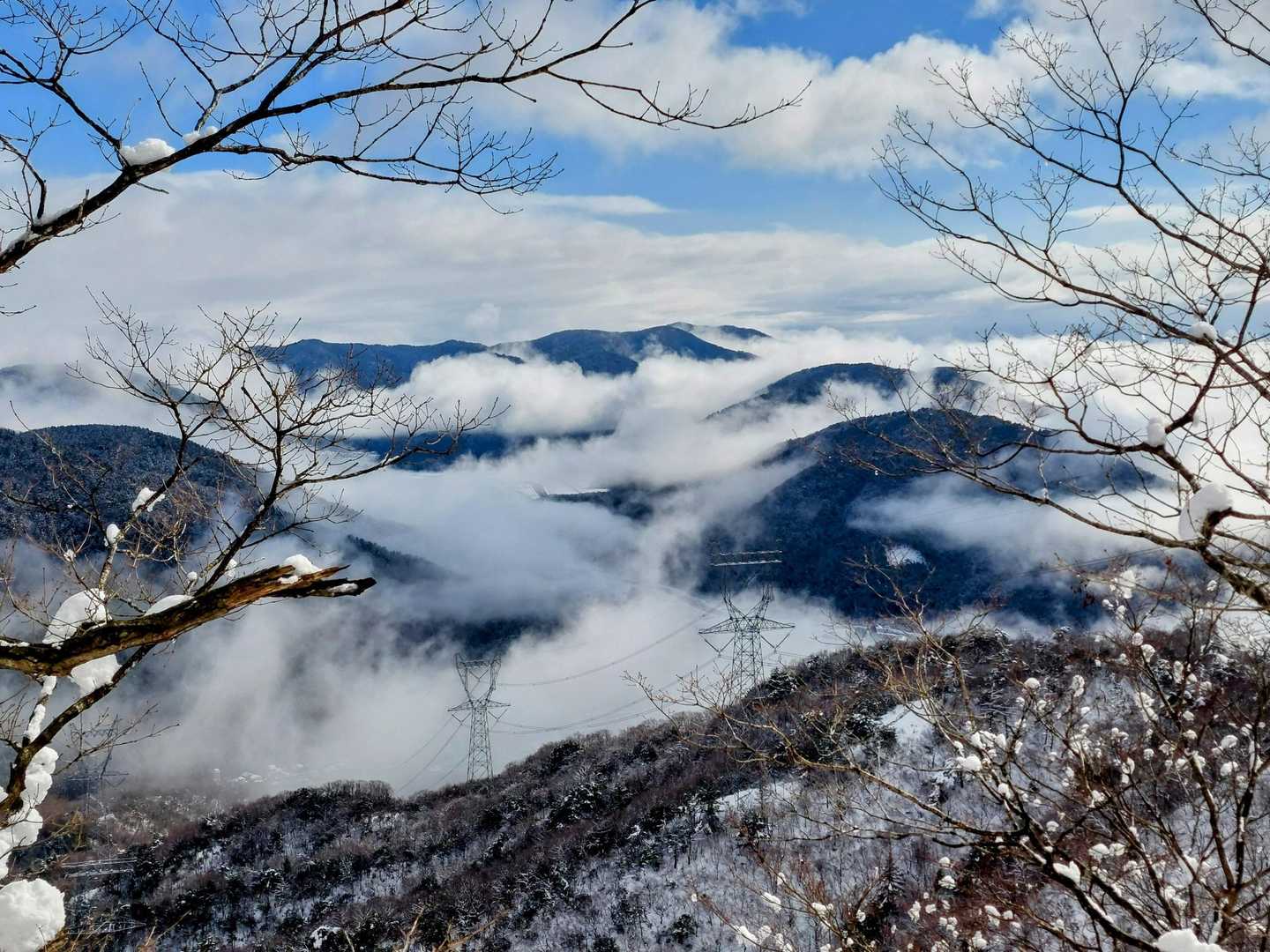 貴重な晴れ間でたまたまの絶景
