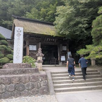 登山口、ここから有料