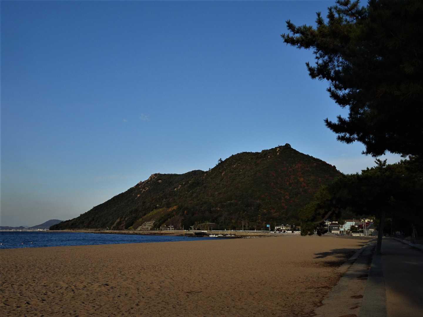 日本の渚百選。渋川海岸