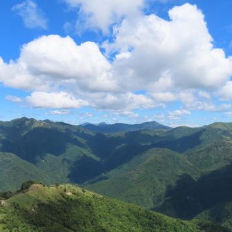 剣山系

雲の影が可愛い

360度の展望🙌🏻