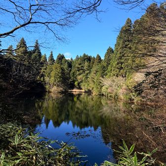 三国池。立ち寄る人も少なくて神秘的な池です。