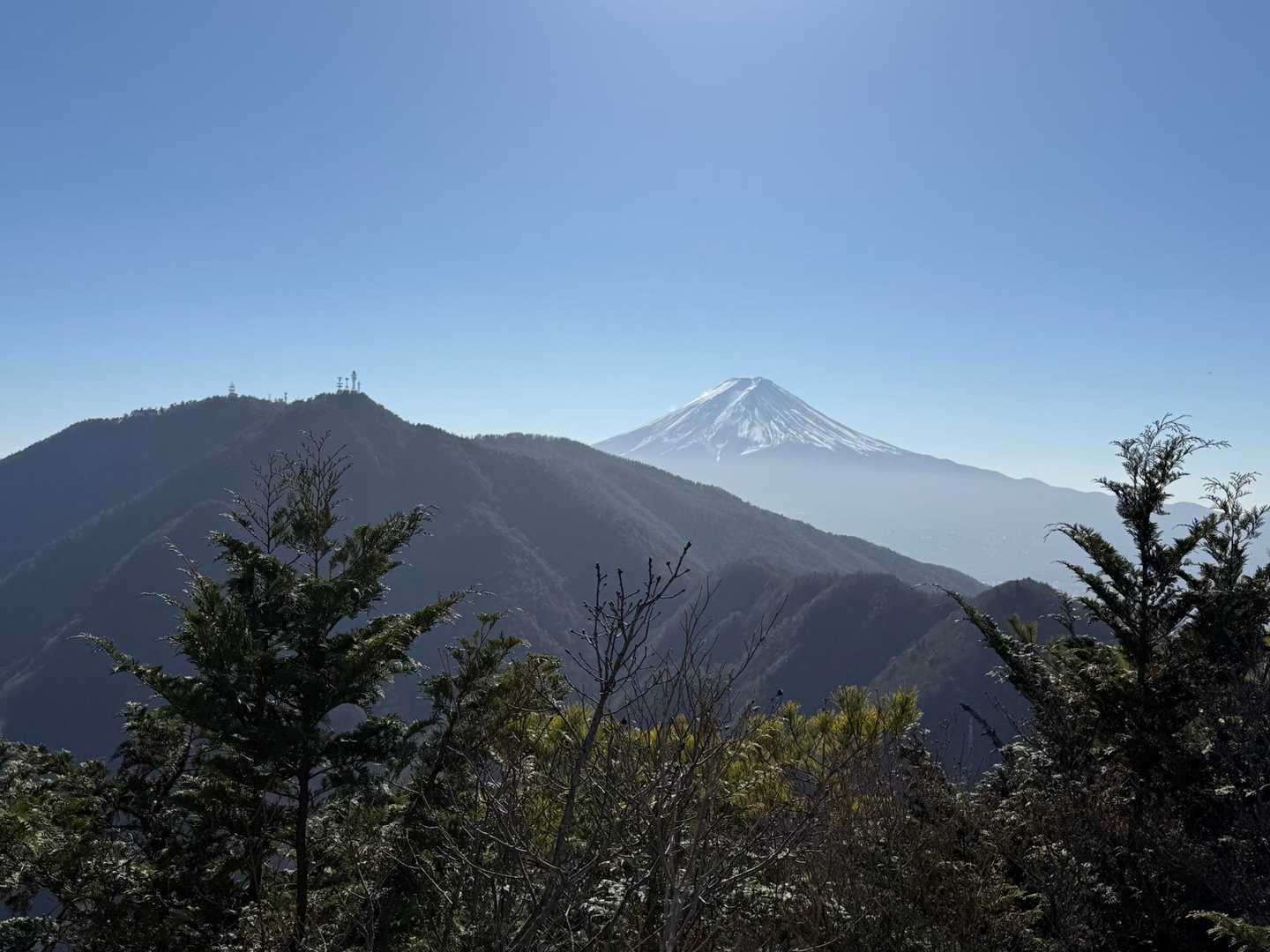 三ツ峠山、御巣鷹山と富士山🗻