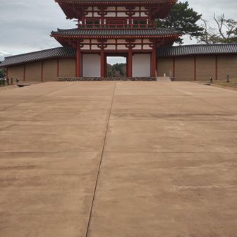 逆周りだとすぐに現れる南門