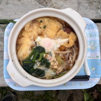 甘めの味付けで、熱々のうどんが沁みた😭