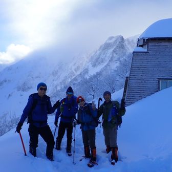 6合目
なんだか山頂ガス出てきたけど、
山頂に行く頃には剣ヶ峰拝める～と思ってた😌