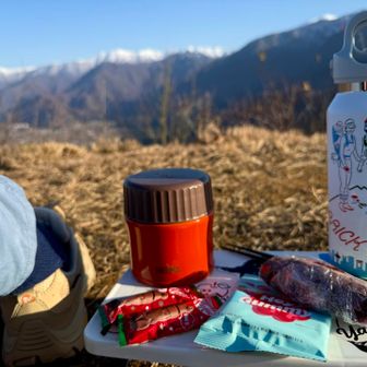 坊やに電話したりしながらはふはふランチタイム♡やっぱり山で食べると美味しさ倍増〜♪