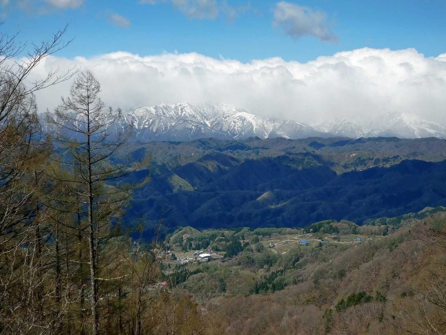 下山途中、不動滝コース、あずま屋から。五竜岳方面