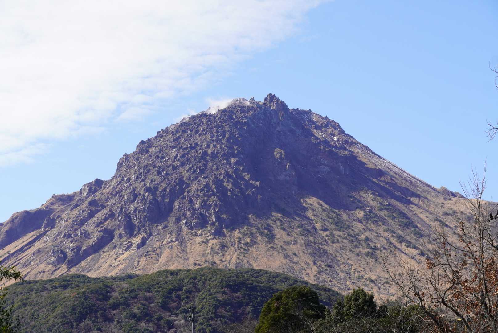 島原側から見る平成新山は溶岩の塊が荒々しくごついです。
改めて平成の大噴火の脅威を感じました。😳
