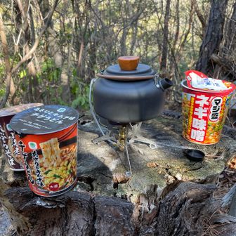 景色を見ながらと思いましたが
この日は日当たりは暑くて お肌にも悪いしね
木陰で食事タイム