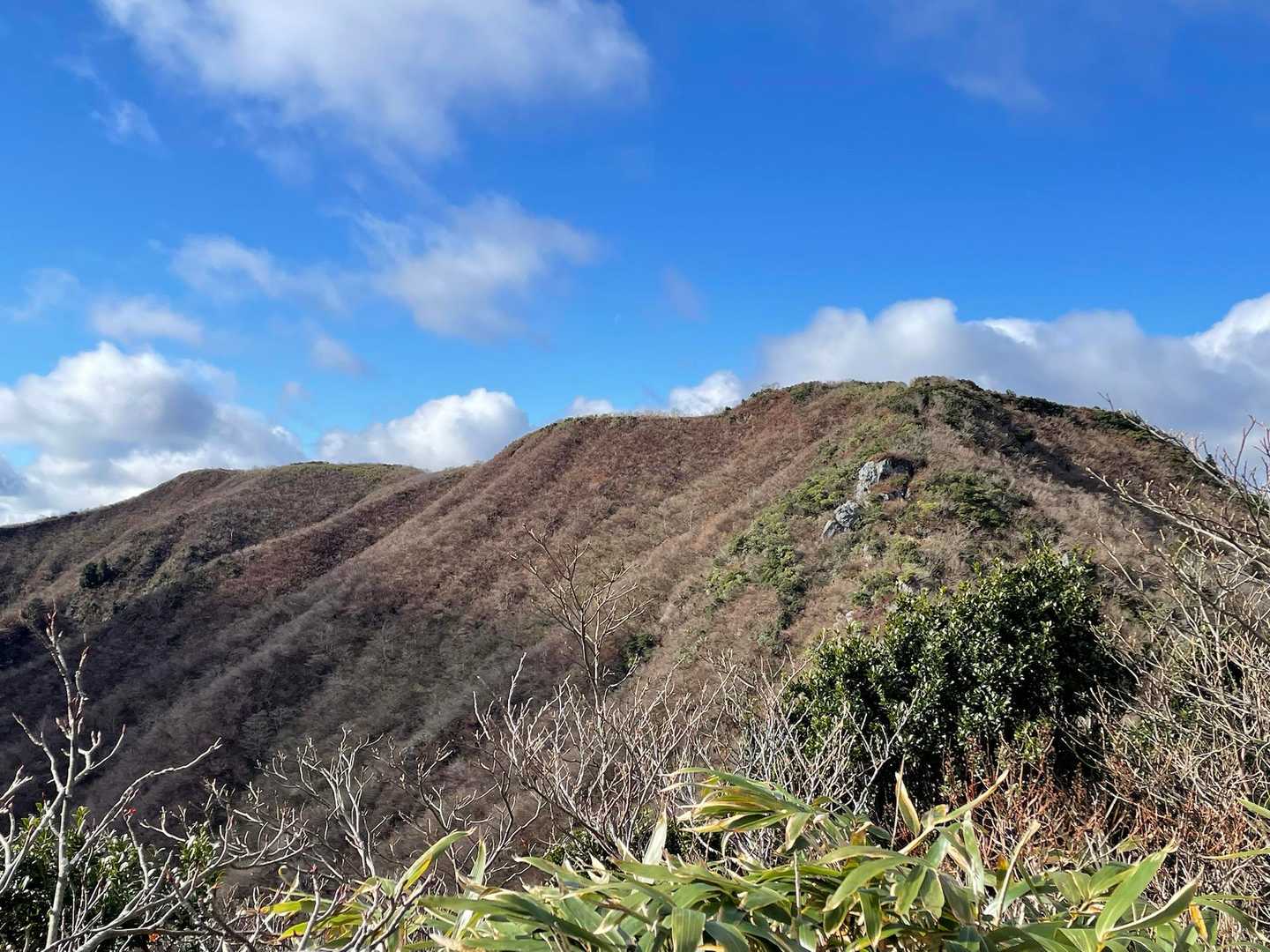 白倉岳に続く尾根