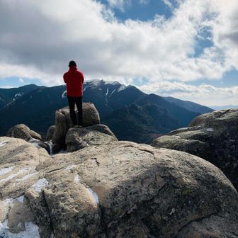 必ずリベンジすると挑戦状を叩きつけるスタイル

でも10時頃には雲が上がっちゃうらしいしな…
金峰山小屋泊まりか？