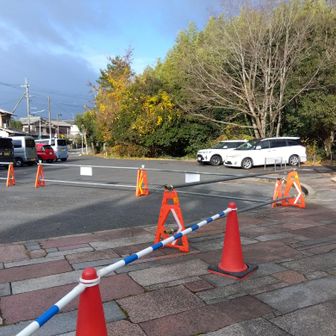駐車場は田上公園の駐車場をおかりしました。今は工事中で10台ほど。
駐車場は先の林道路肩でも可能