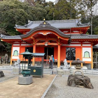中山寺の奥院　寺なのに本坪鈴がある