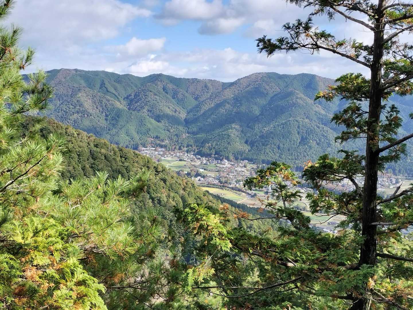 ロッククライミング ゲレンデ
近くから見える大原の町並みです