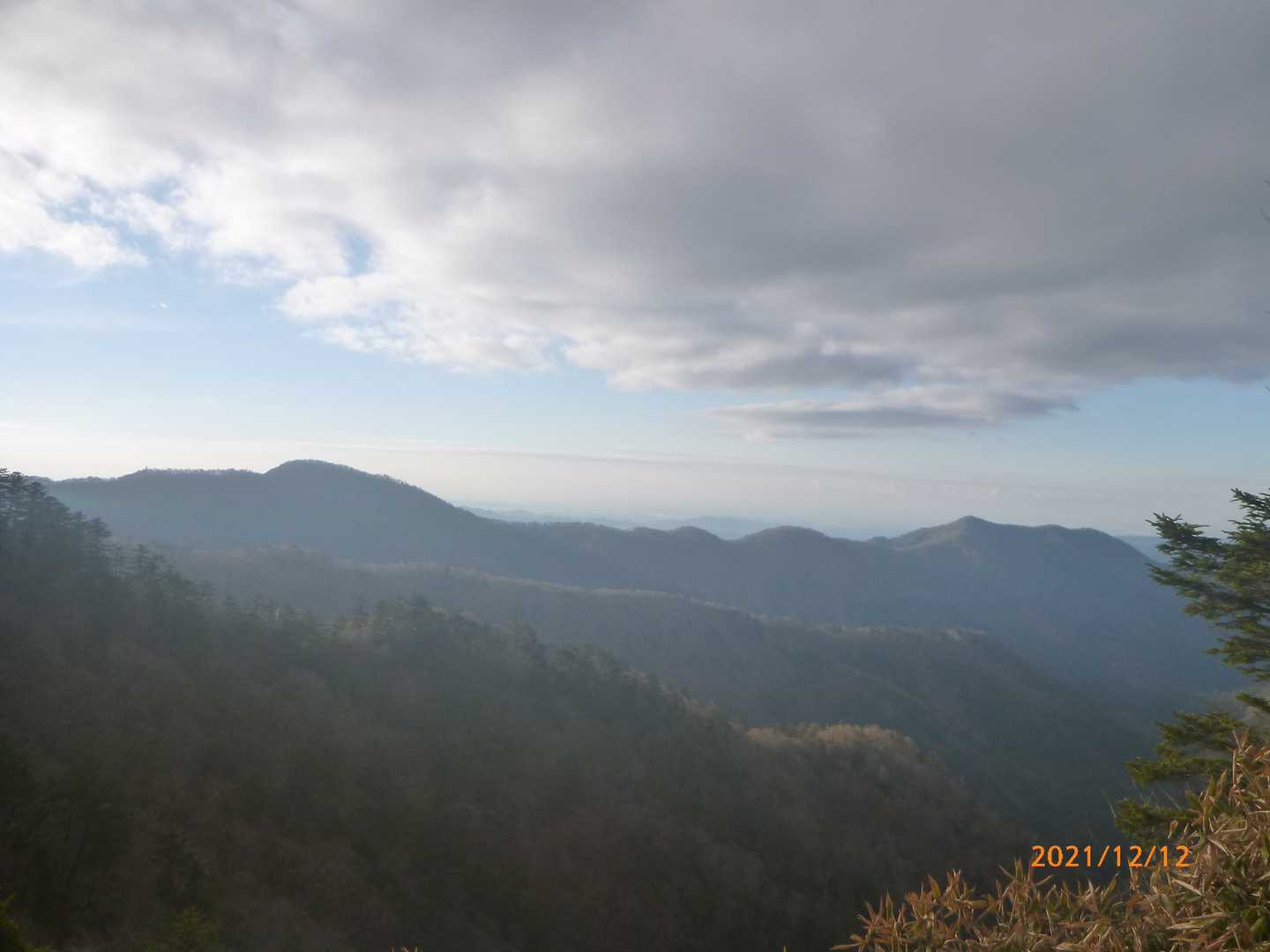 寸又峡方面、まだまだ先です☝️
あの峰々を越えて行きます‼️