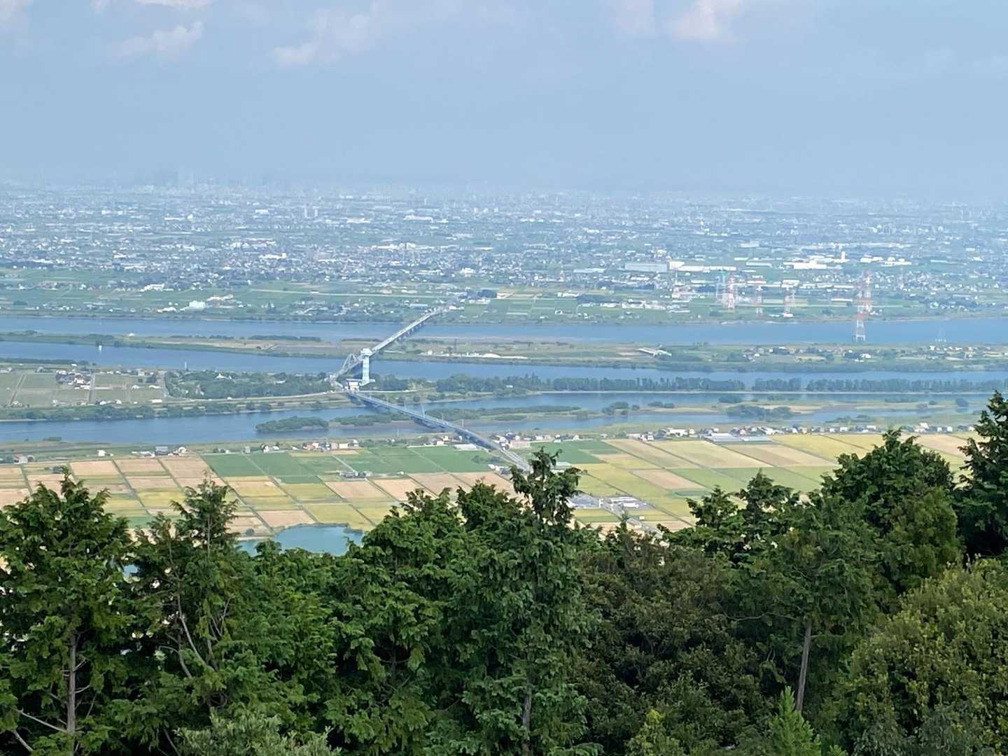 多度山頂から木曽三川を望む。