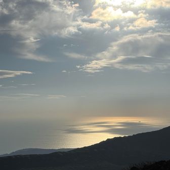 海のこの光が大好きです🩵🧡
いつ見ても最高〜💕
海の見える登山は大好き💕