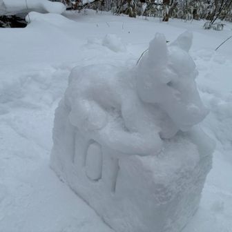 　　　お馬さん。。子馬ちゃんだね❣️
　　　　生まれたての子馬ちゃん🥰

　　去年の蛇🐍に続き、干支の雪像❄️

　　　　　　見事な出来栄え👏🏻👏🏻
