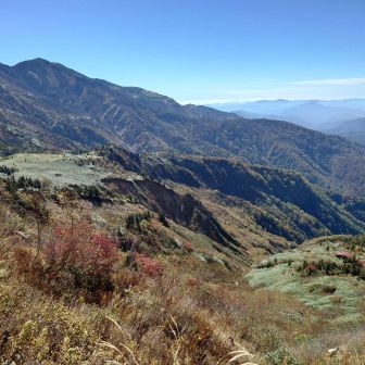 南竜分岐から甚之助小屋
向こうに別山