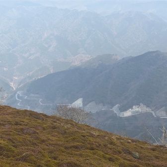 眼下に見えるクネクネ道