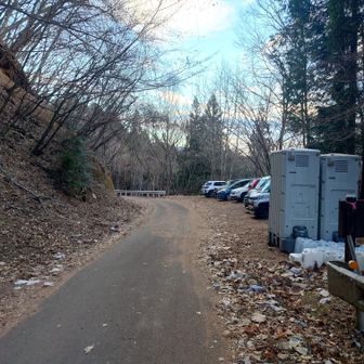 二子山倉尾登山口からスタート
先行者は8台くらい