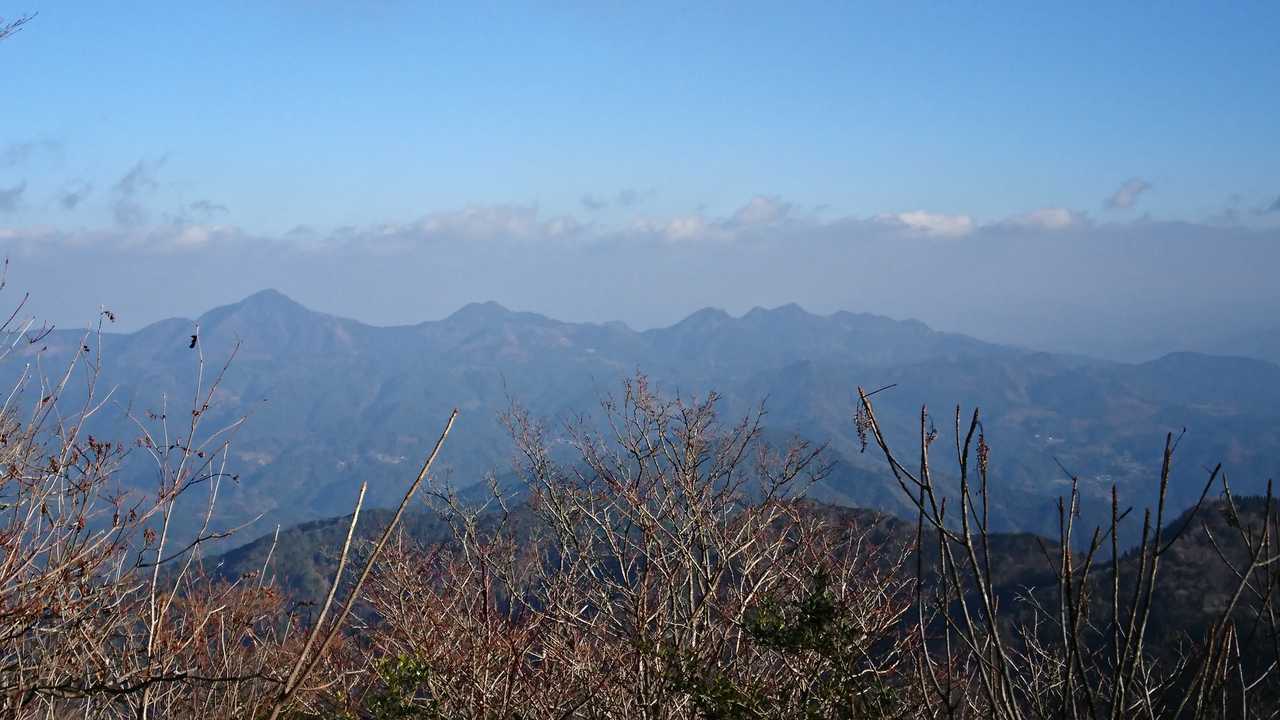 釈迦ヶ岳、御前岳でしょうか？！よく見えておりました。この2つも永らくご無沙汰しております。