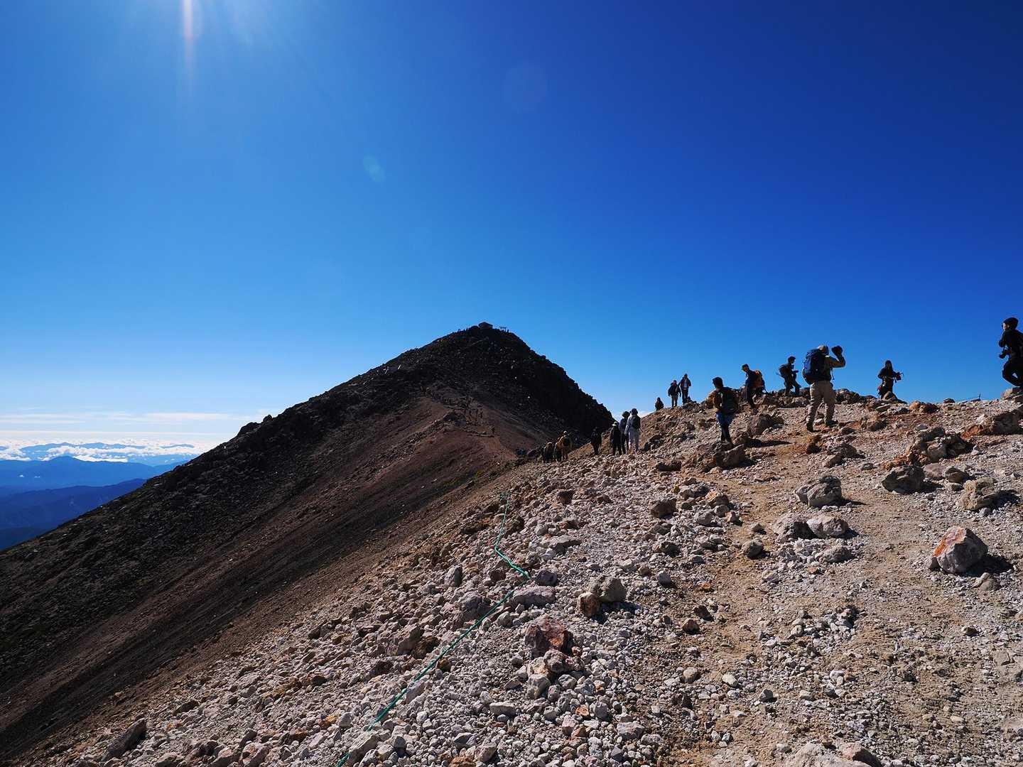 稜線に出たら剣ヶ峰をロックオン。