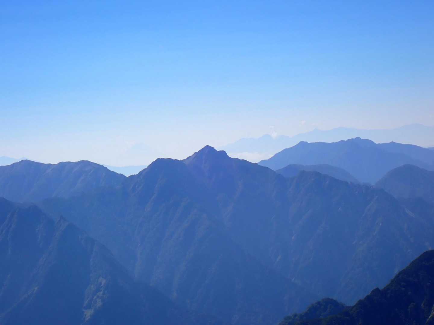 薄っすらと富士山