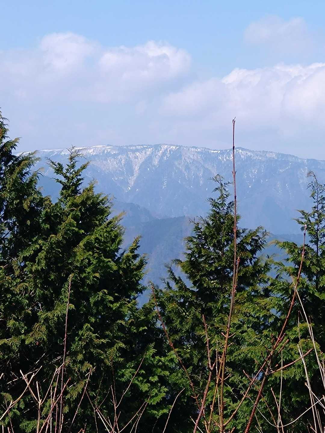もう四月なのに雪山