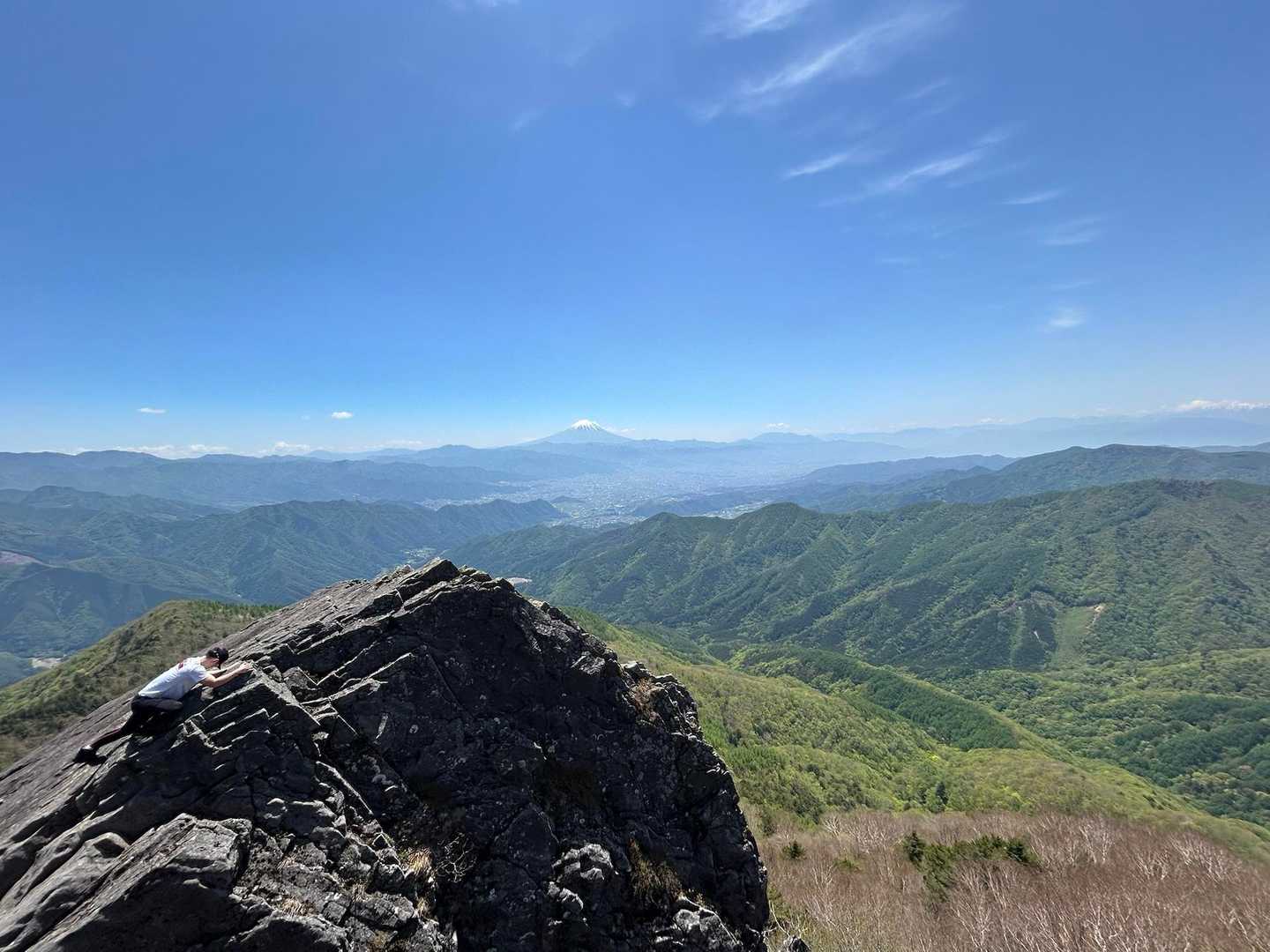 乾徳山登山口バス停-乾徳山登山口-乾徳山-道満山-徳和峠 周回コースの写真