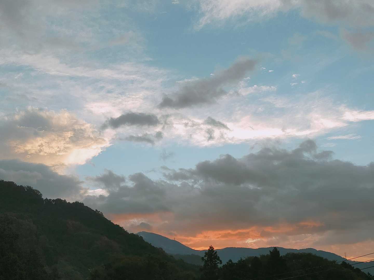 外界は朝焼けも☀