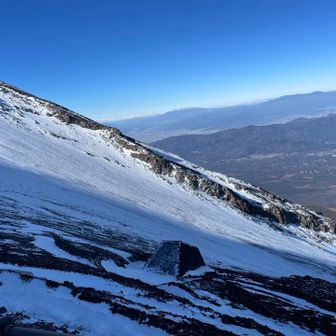 この急斜面を見ているだけで
チョット足元がすくみます💦