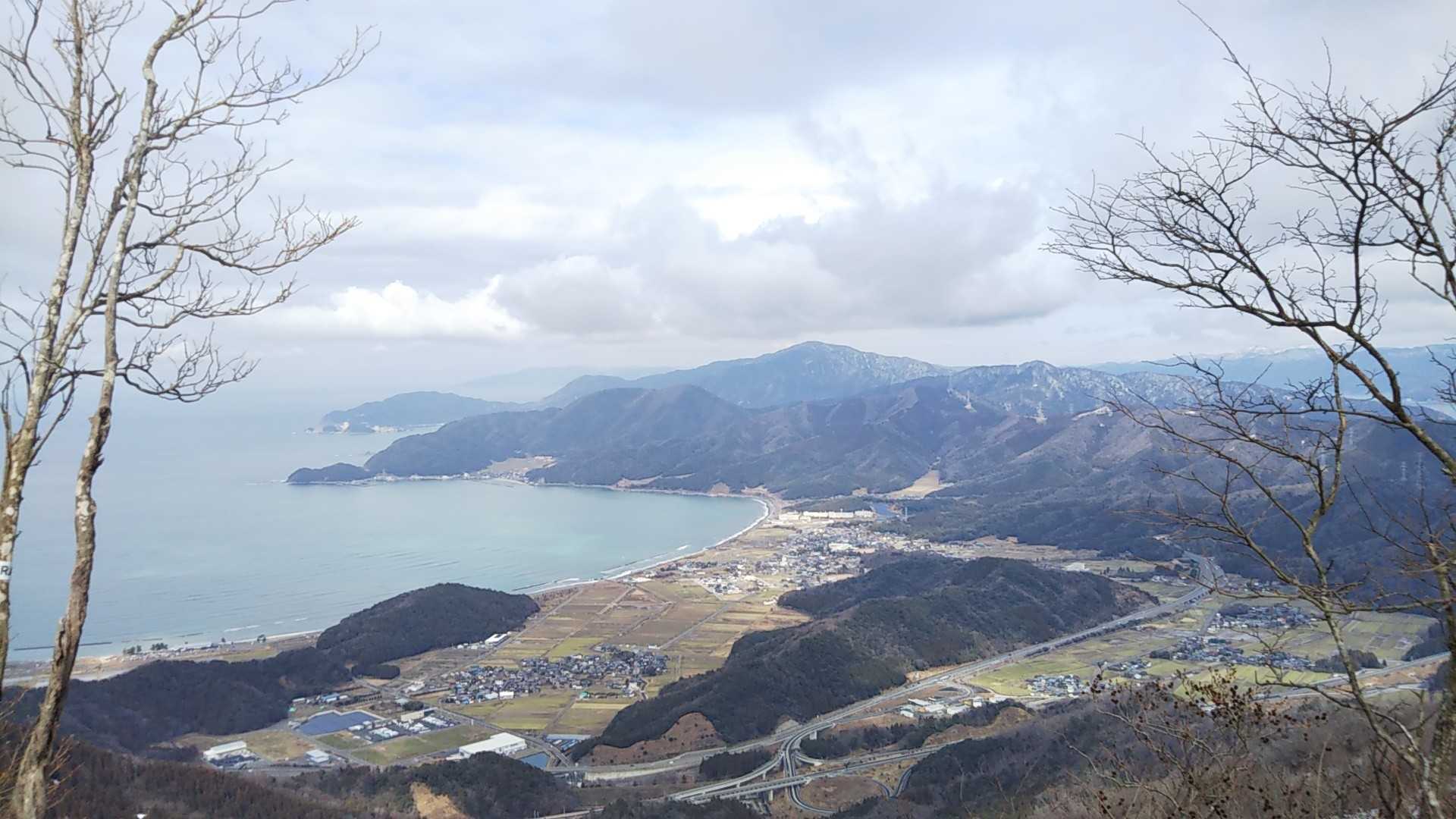 山頂からはステキな景色が🎵
こんな冬に福井県の山制覇に近づけるなんて幸せ😆⤴️