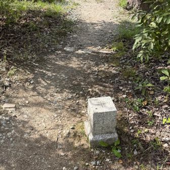 雌岳の三角点
