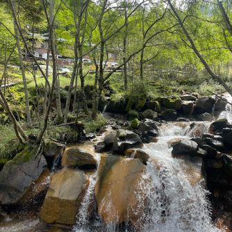 夏沢鉱泉が見えてきました
