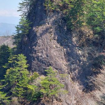 西の覗❓（垂直岩壁）