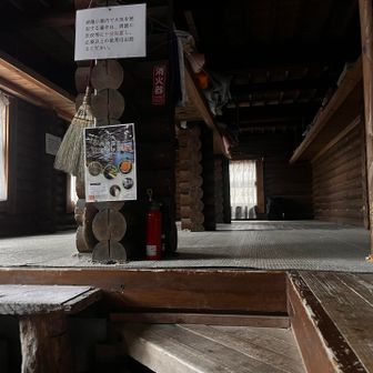 内観はこんな感じ！とても広くて布団・テーブル完備でした。有難く使わせていただきました。