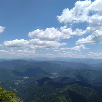 西峰から北方面、恵那山・中央アルプス等を臨む。中アの雪はかなりなくなったですね。